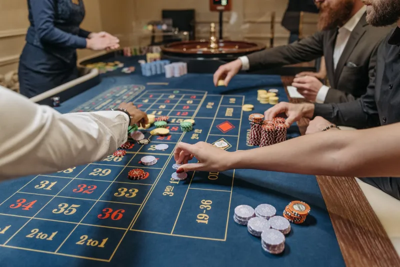Status Games: How Casino Loyalty Tiers Are Designed to Keep You Spinning, Not Cashing Out